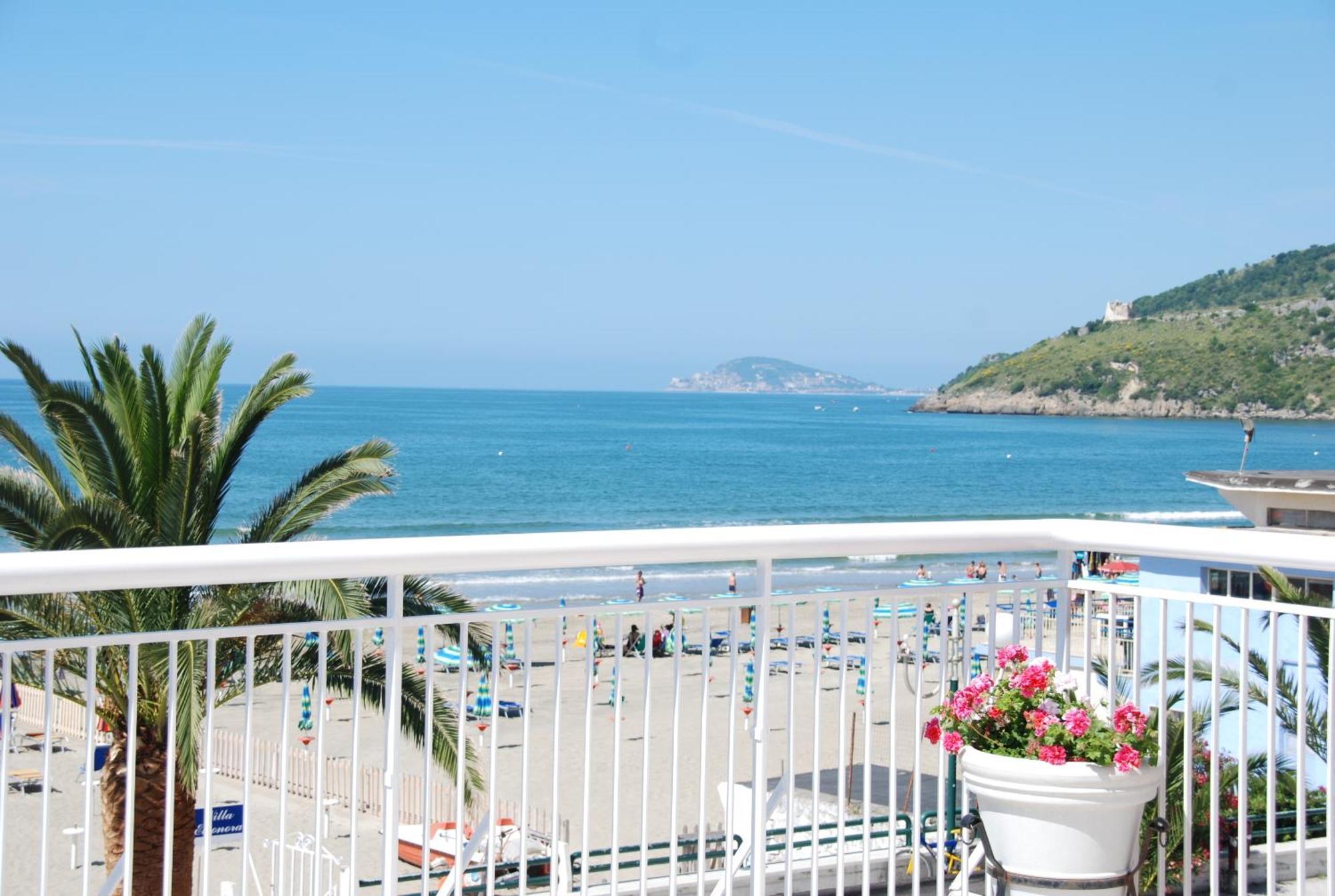 Hotel Villa Eleonora Scauri  Esterno foto