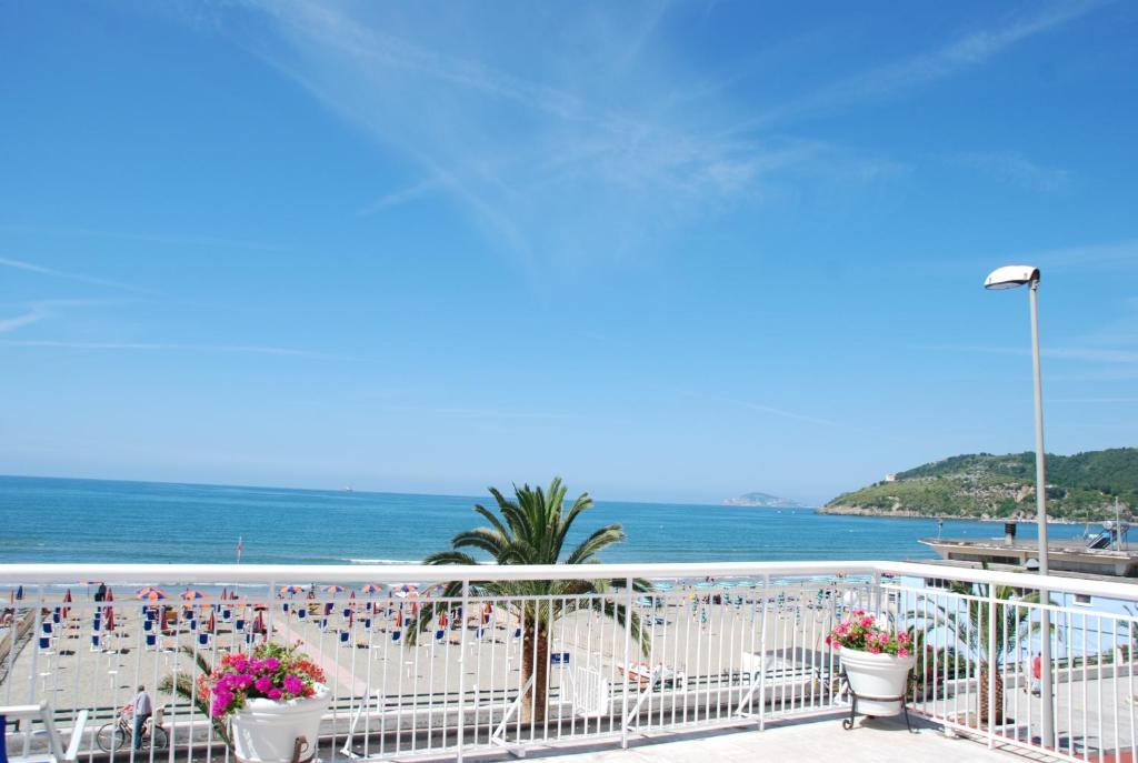 Hotel Villa Eleonora Scauri  Esterno foto