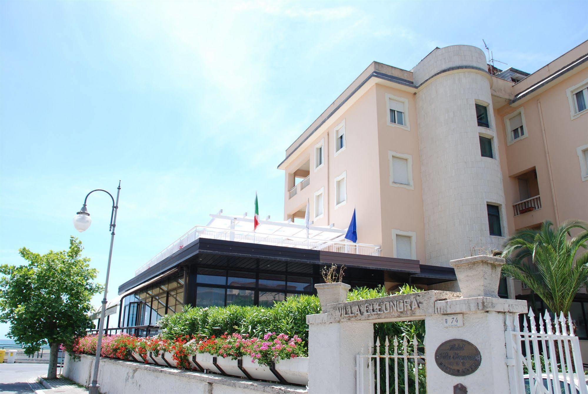 Hotel Villa Eleonora Scauri  Esterno foto