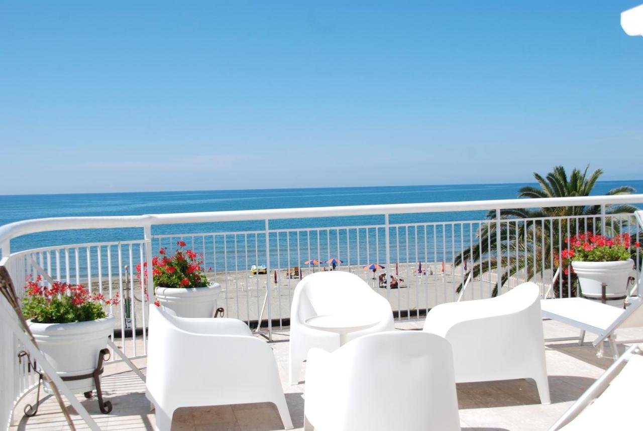 Hotel Villa Eleonora Scauri  Esterno foto